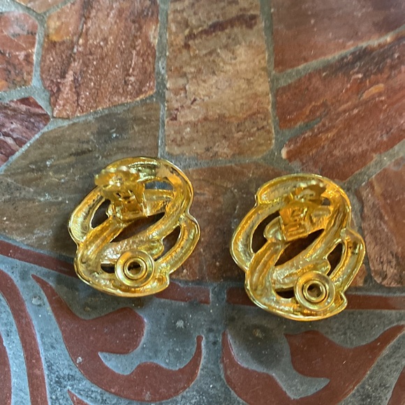 Vintage Clip On Earrings - Picture 4 of 4
